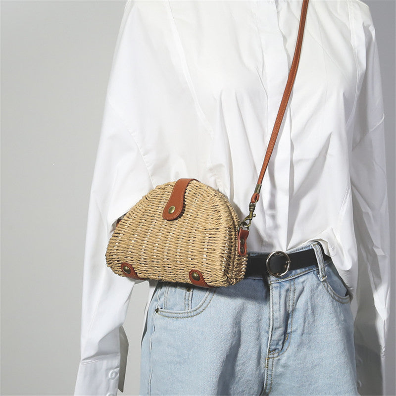 Semicircular mini straw bag