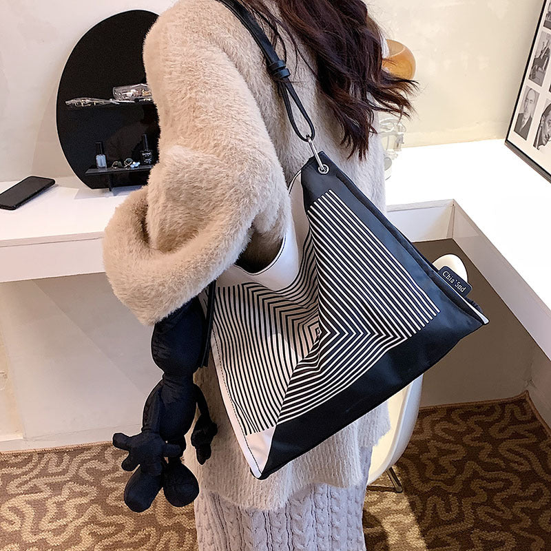 Exaggerated Pendant Key Pattern Fashionable And Generous Bag