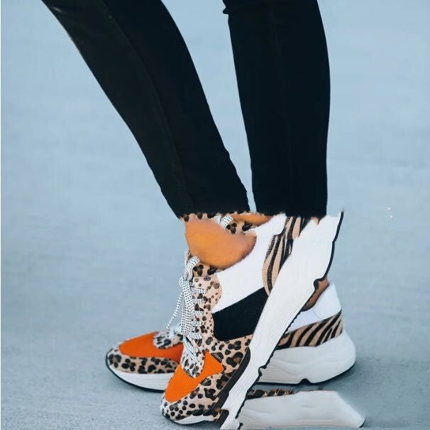 Leopard print sports shoes with thick soles