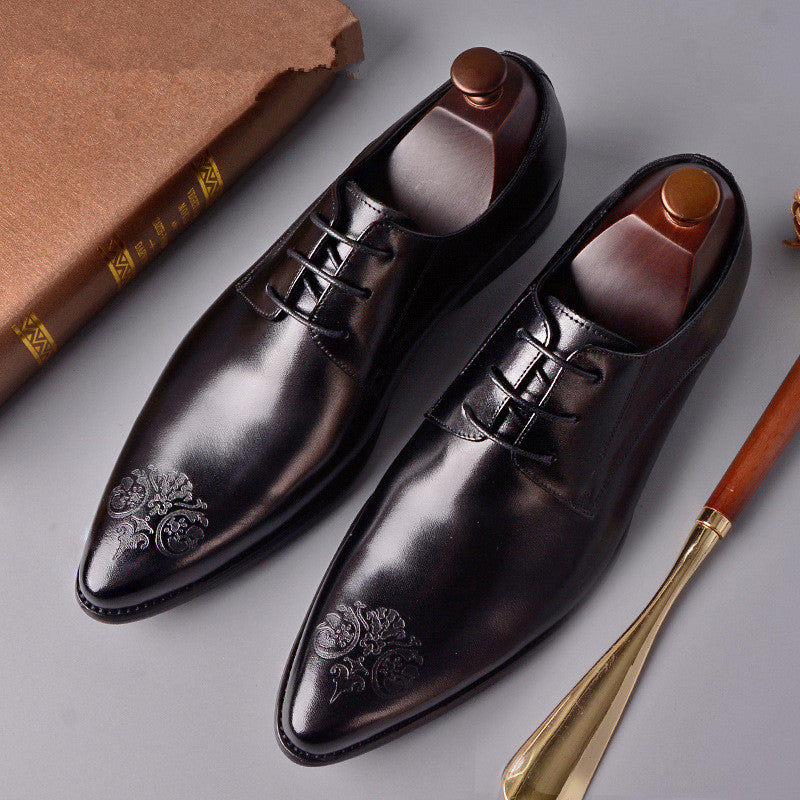 Pointed carved leather shoes for men