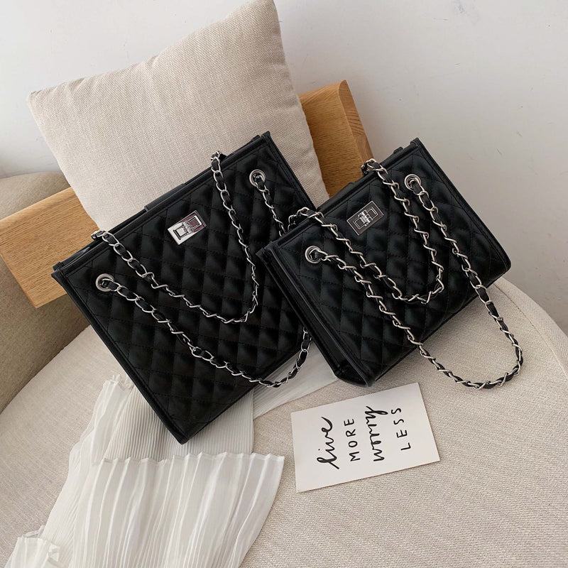 Large Capacity One-shoulder Tote Bag Chain Armpit Bag