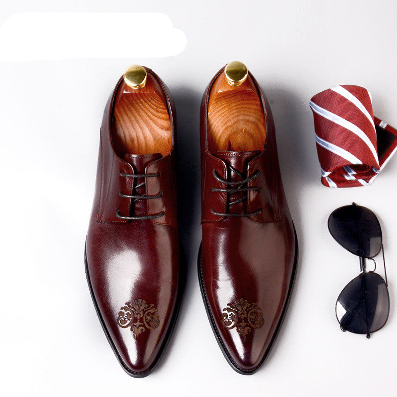 Pointed carved leather shoes for men