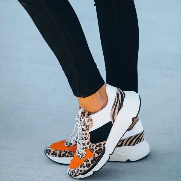 Leopard print sports shoes with thick soles