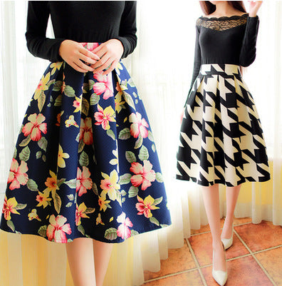 High waist was thin and long skirt for women