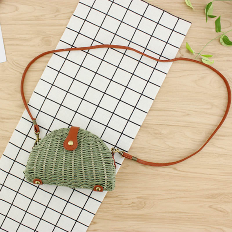 Semicircular mini straw bag