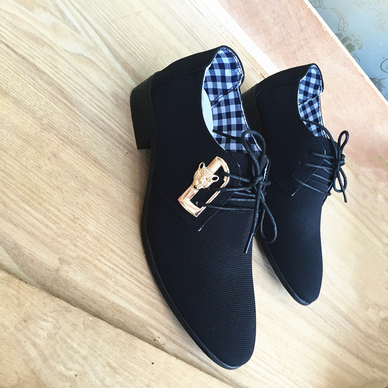 Cloth pointed leather shoes