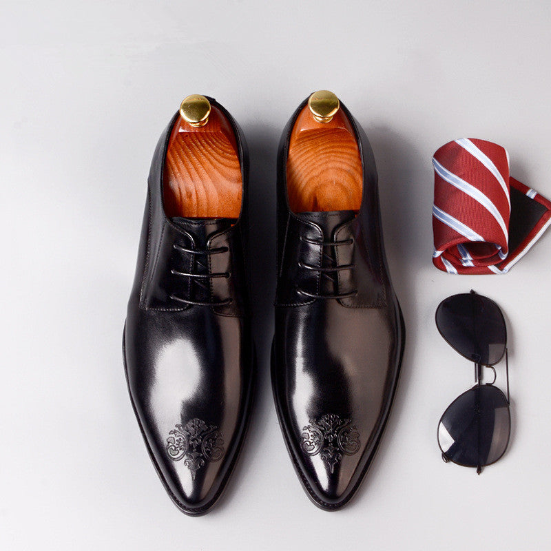 Pointed carved leather shoes for men