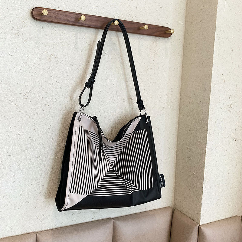 Exaggerated Pendant Key Pattern Fashionable And Generous Bag