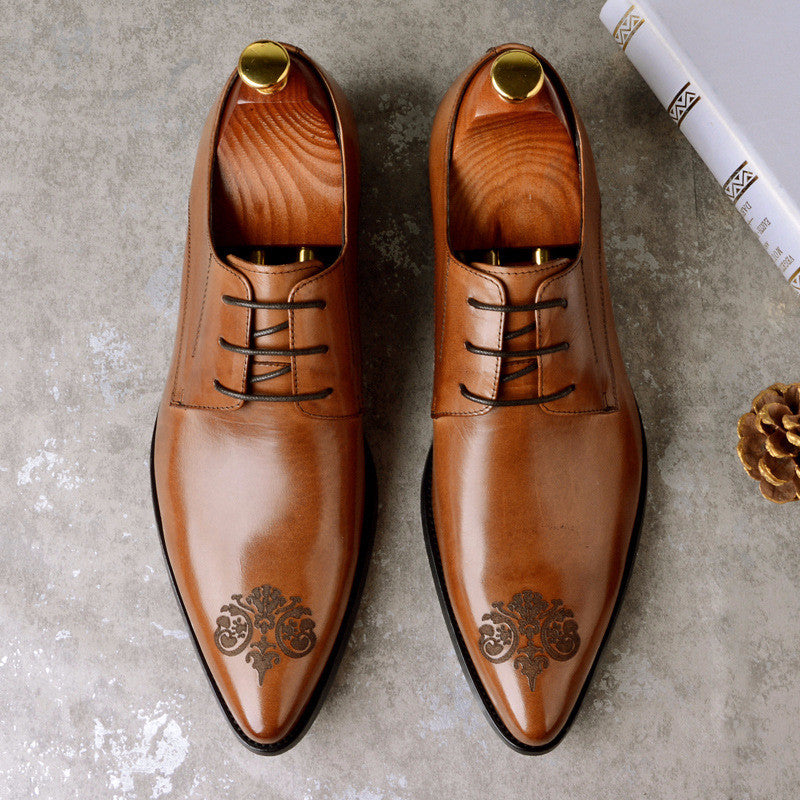 Pointed carved leather shoes for men