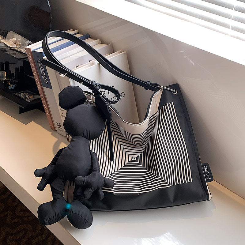 Exaggerated Pendant Key Pattern Fashionable And Generous Bag