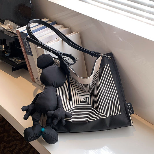 Exaggerated Pendant Key Pattern Fashionable And Generous Bag