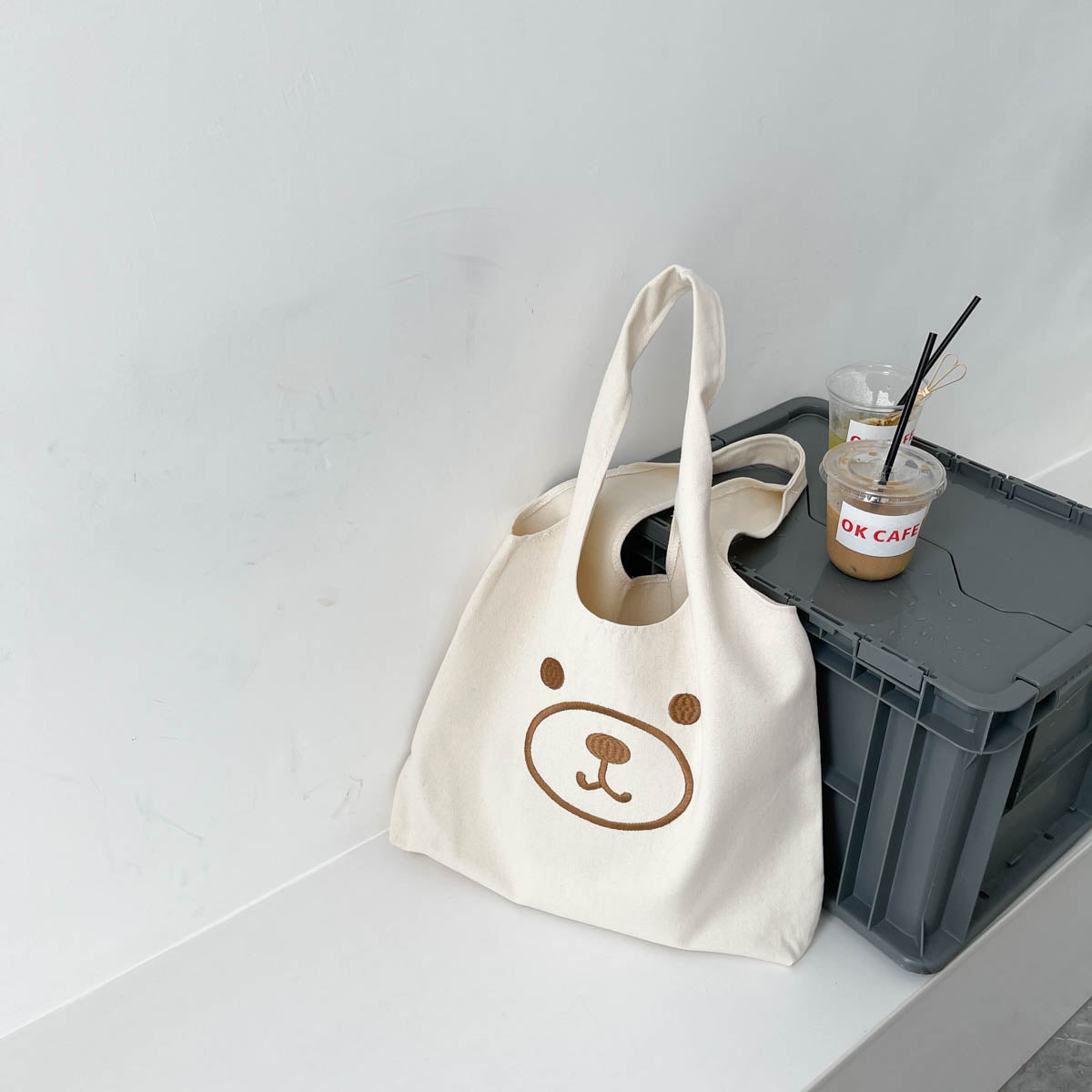 Cute Embroidery Bear Large-capacity Art Class Hand-carry Single-shoulder Canvas Bag