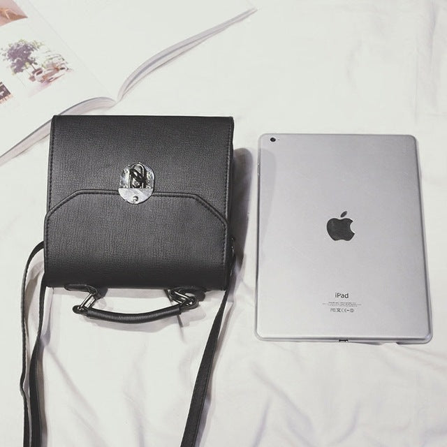 In the spring of 2021 new fashion retro diagonal ladies handbag shoulder bag lock small bag of small bags wholesale