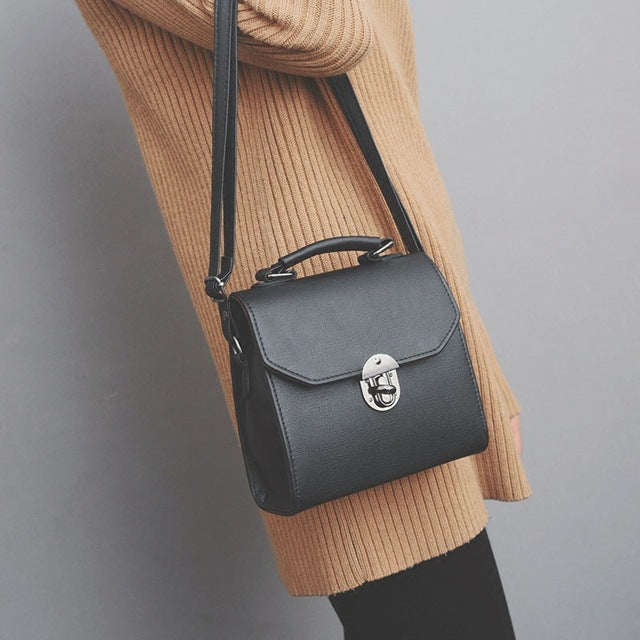 In the spring of 2021 new fashion retro diagonal ladies handbag shoulder bag lock small bag of small bags wholesale