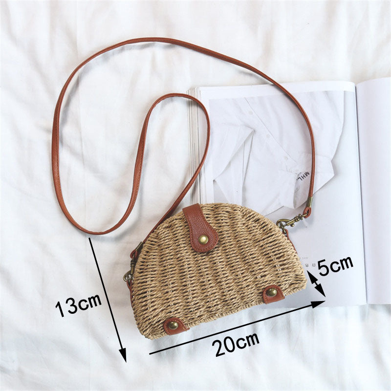 Semicircular mini straw bag