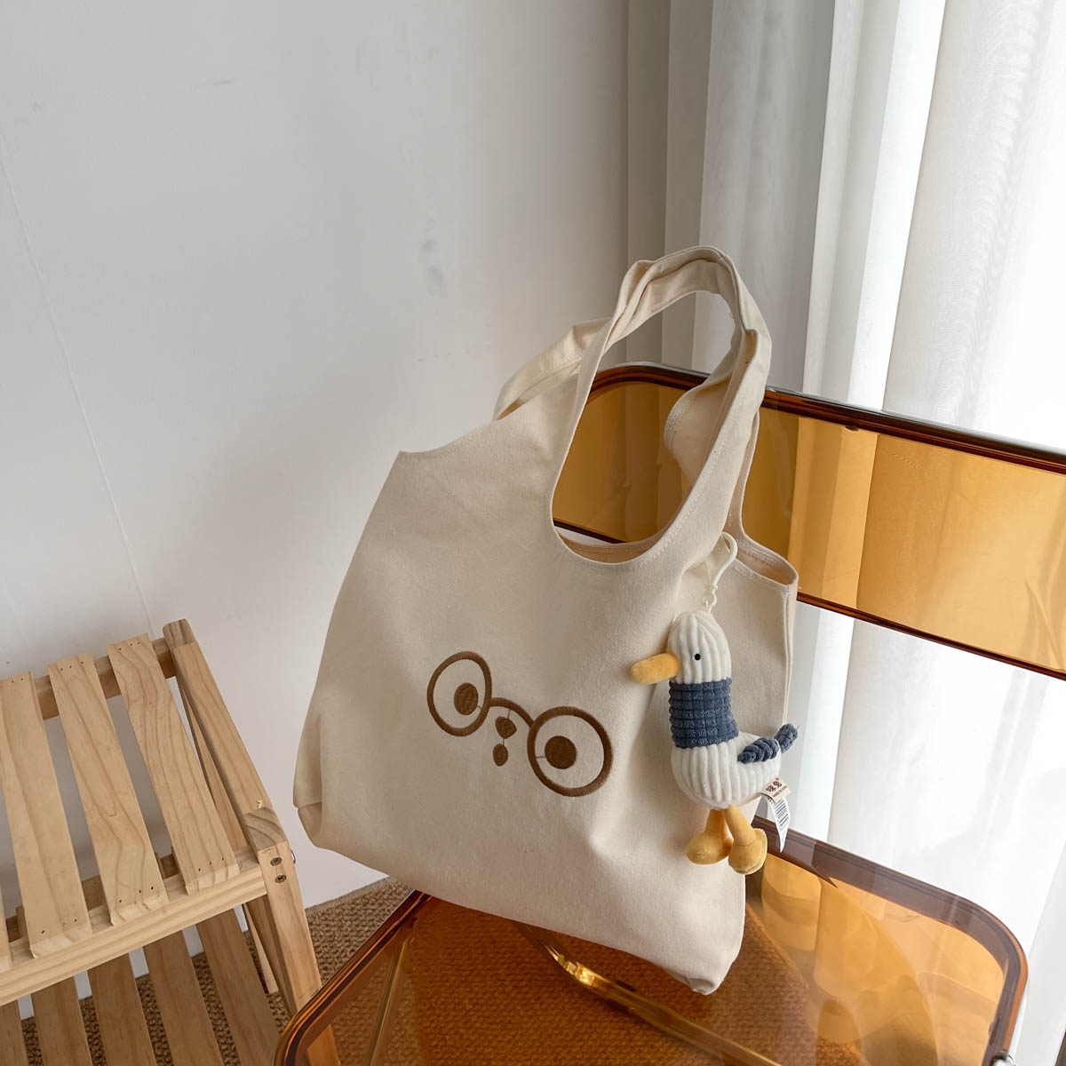 Cute Embroidery Bear Large-capacity Art Class Hand-carry Single-shoulder Canvas Bag