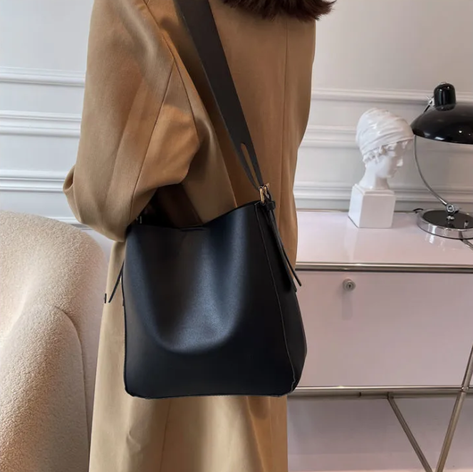 Large-capacity Bucket Style Simple Shoulder Handbag