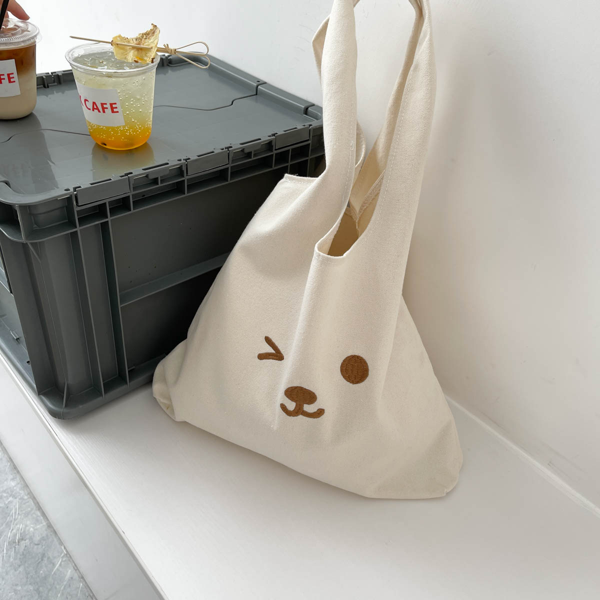 Cute Embroidery Bear Large-capacity Art Class Hand-carry Single-shoulder Canvas Bag